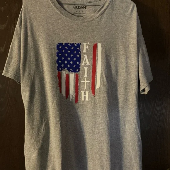 Men's Gray T-Shirt with American Flag and Faith Design - Picture 2 of 5